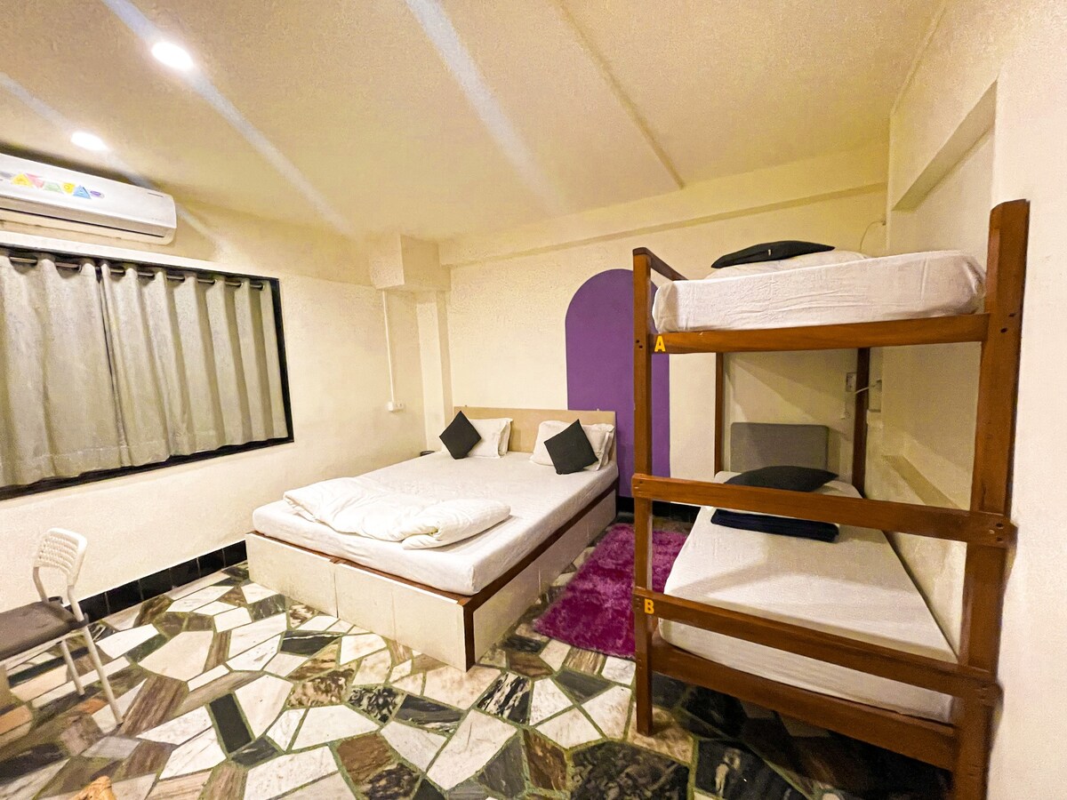 Quadruple Room at Locomo