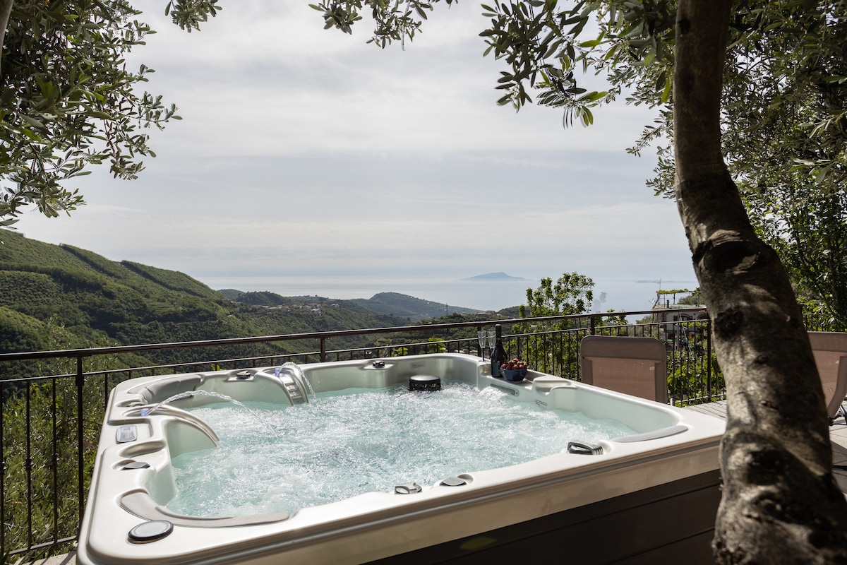 索伦托附近的全新公寓，可欣赏热水浴缸海景
