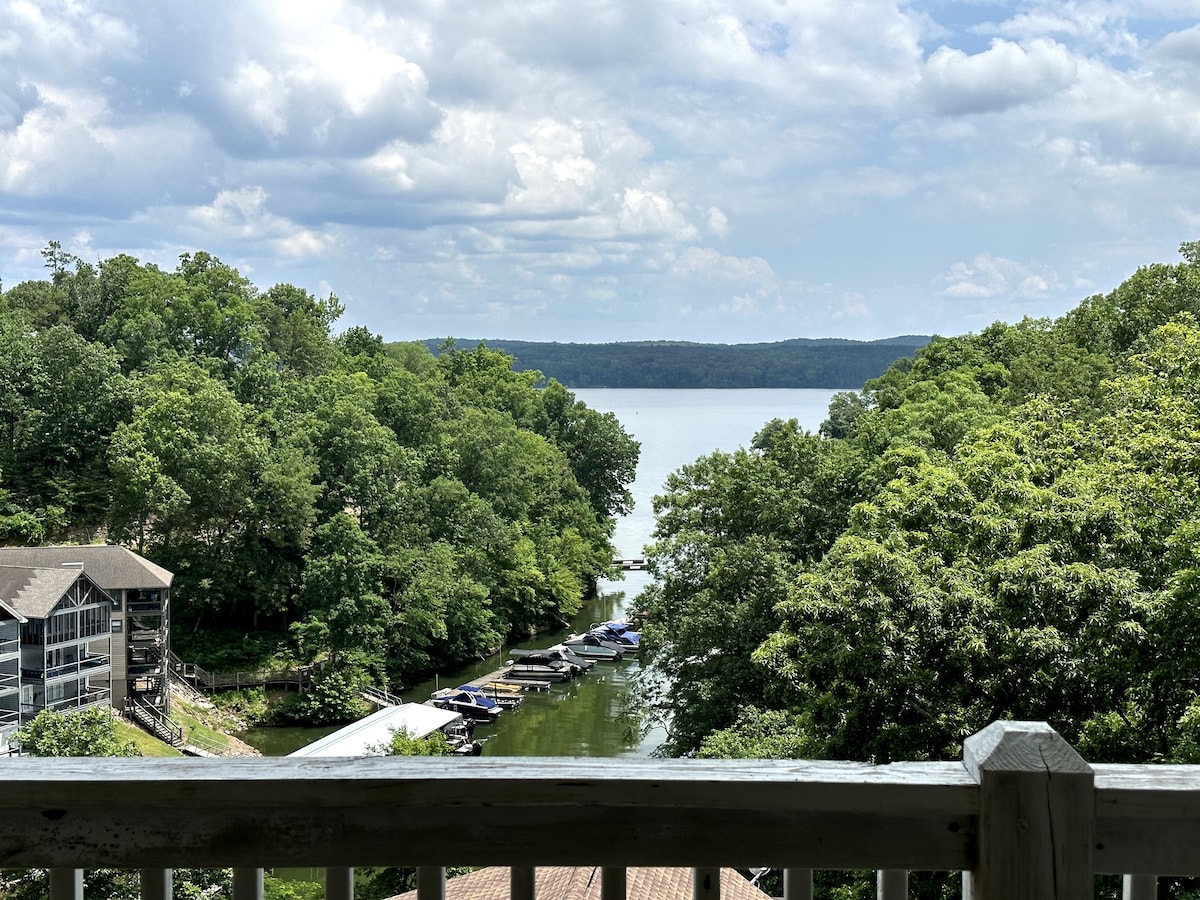 皮克威克湖（ Pickwick Lake ）悬崖上的小屋