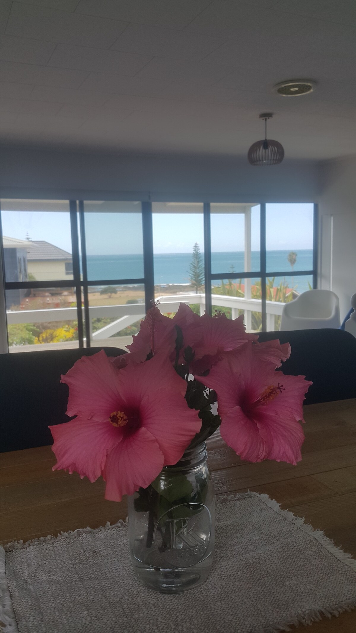 Renovated, sea view, less than two mins from beach