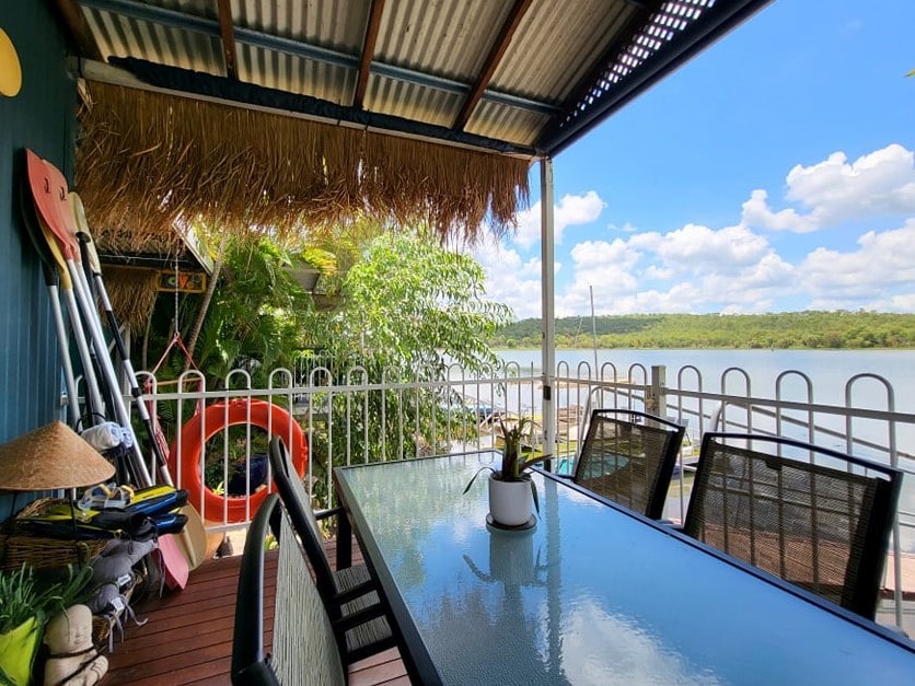 Barefoot Bungalow 23 Lake Bennett -私人浮舟