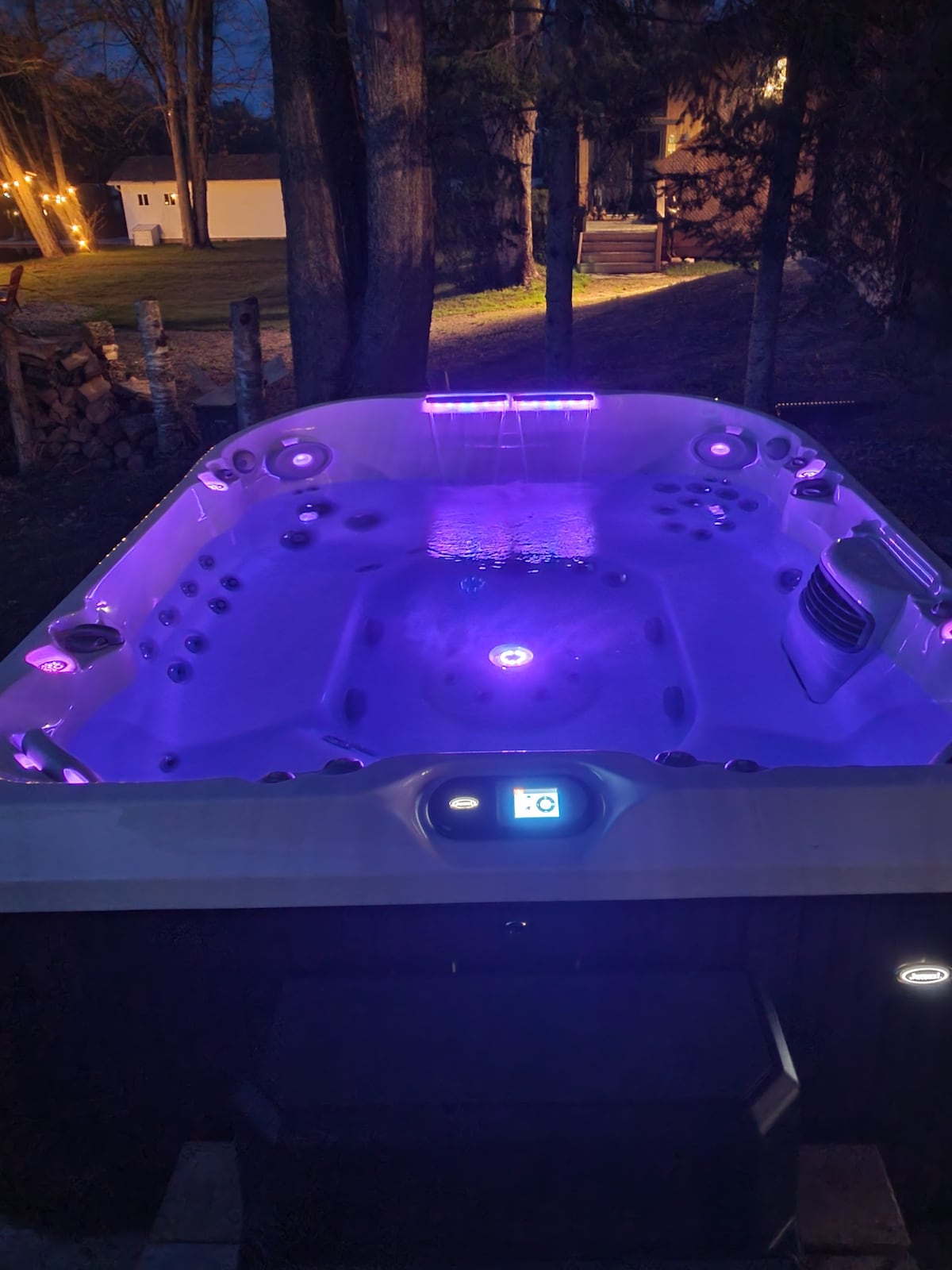 Gatherings River House - New Hot Tub!