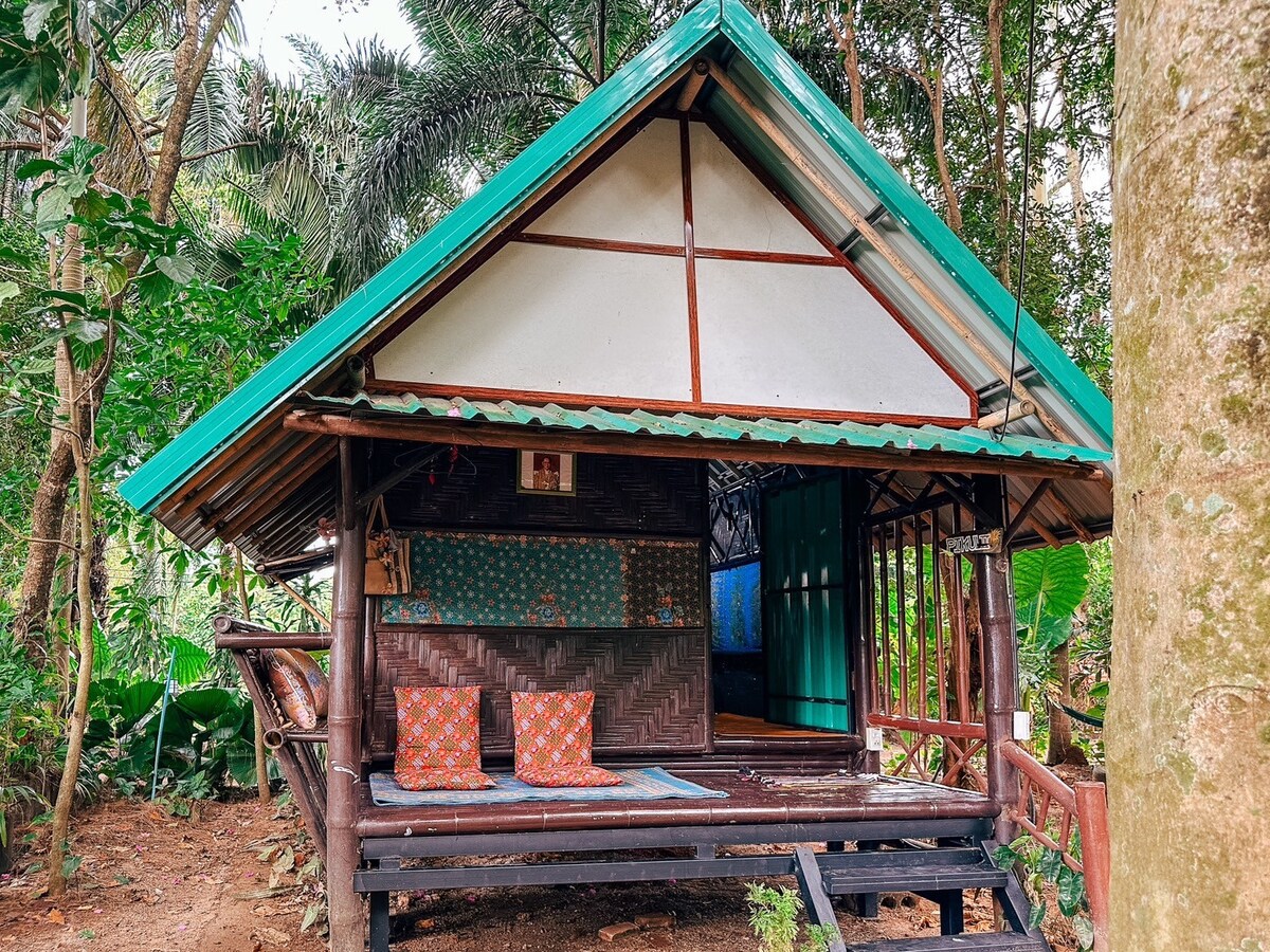 Aoluek Bamboo Hut ，在大自然中沐浴