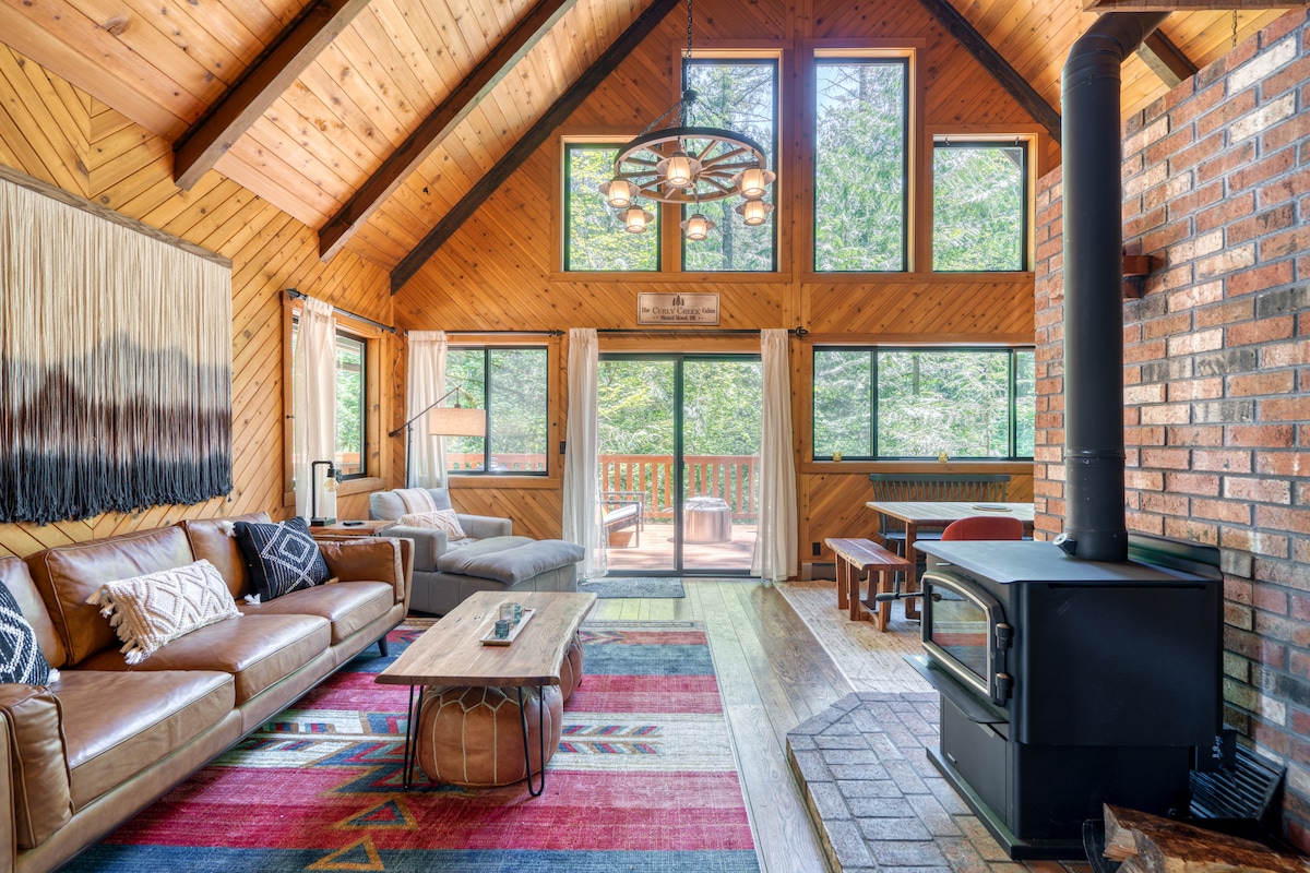 Retro Modern Cabin-Seasonal Stream & HotTub-Dogs 👍