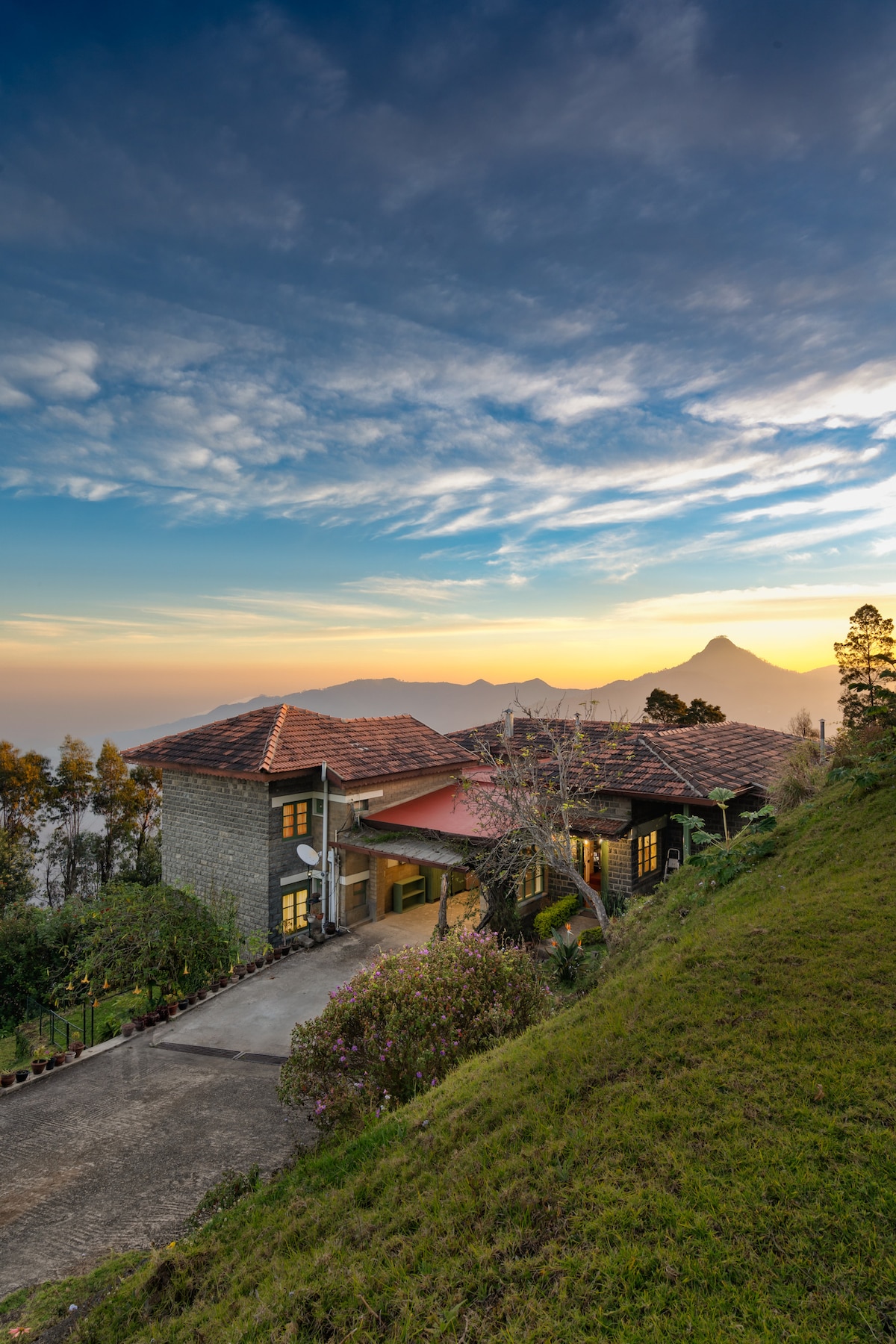 Luxunlock Skyfall Three-Bedroom Villa Kodaikanal