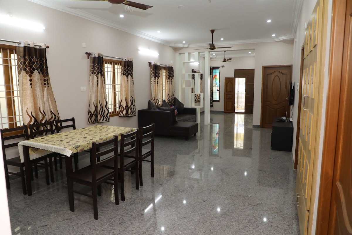 Selvi Apartment (with 3 bedrooms and 3 bathrooms)