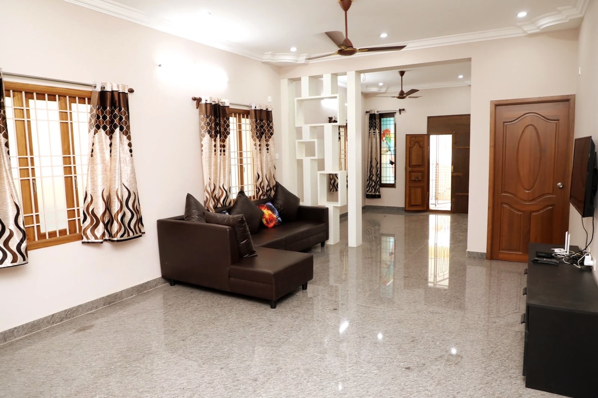 Selvi Apartment (with 3 bedrooms and 3 bathrooms)