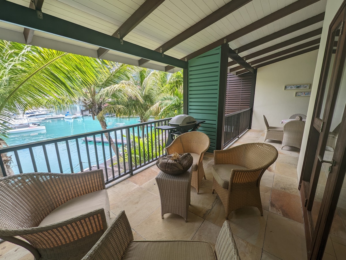 Hibiscus Suite by Simply-Seychelles