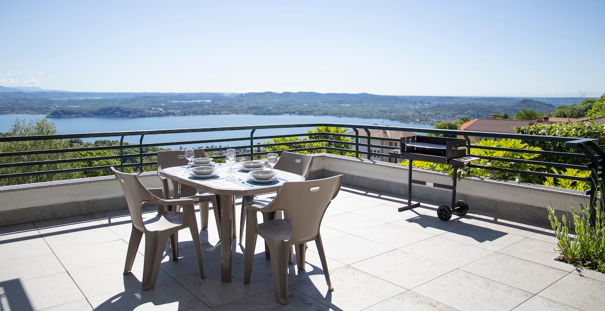 Panorama | con terrazza vista lago e giardino