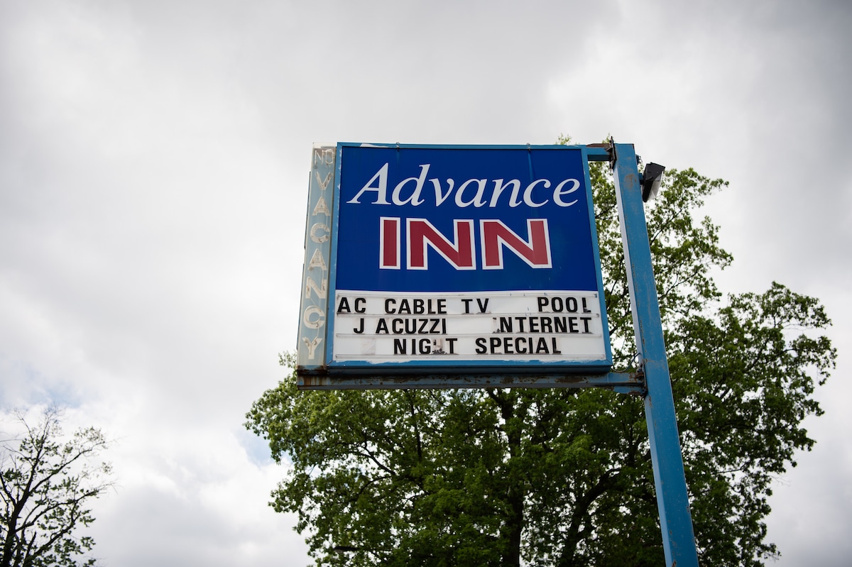 ADVANCE INN Motel