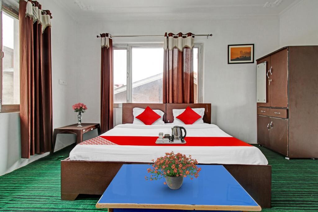 Charming Hotel with free parking, wifi & smart tv