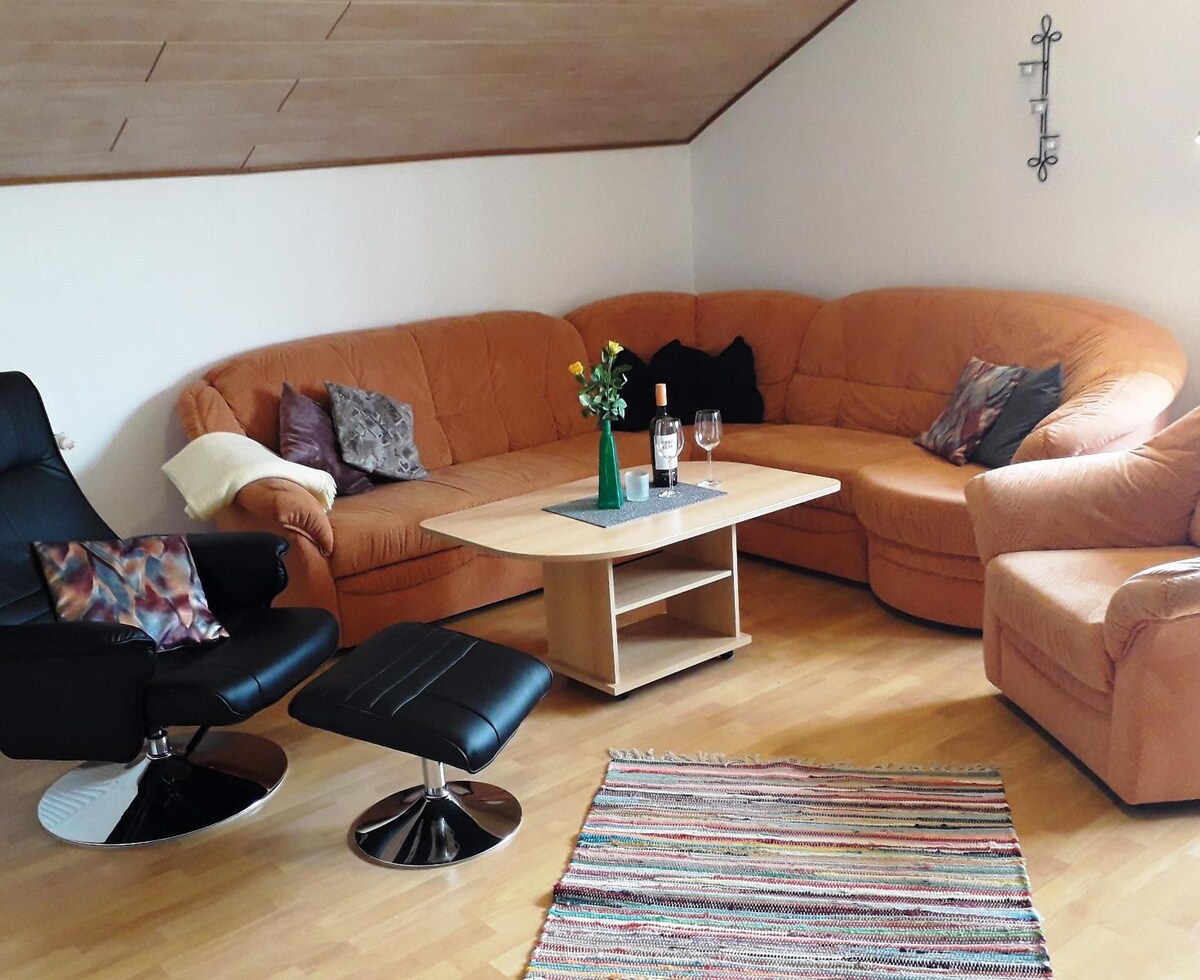 Ferienhaus Wellisch (Lohberg), FeWo  2, Zirbe, 100 qm mit Wohnzimmer