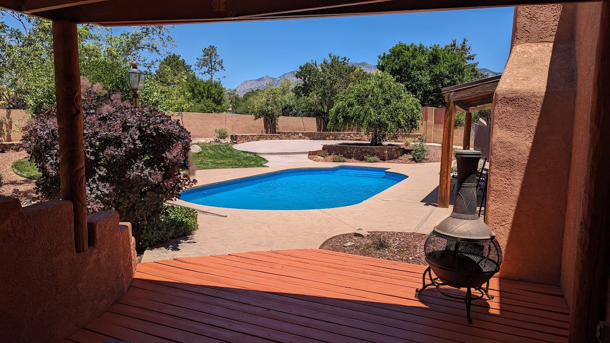 Relax in a SW Gem; Mountains, Pool, Home Office +