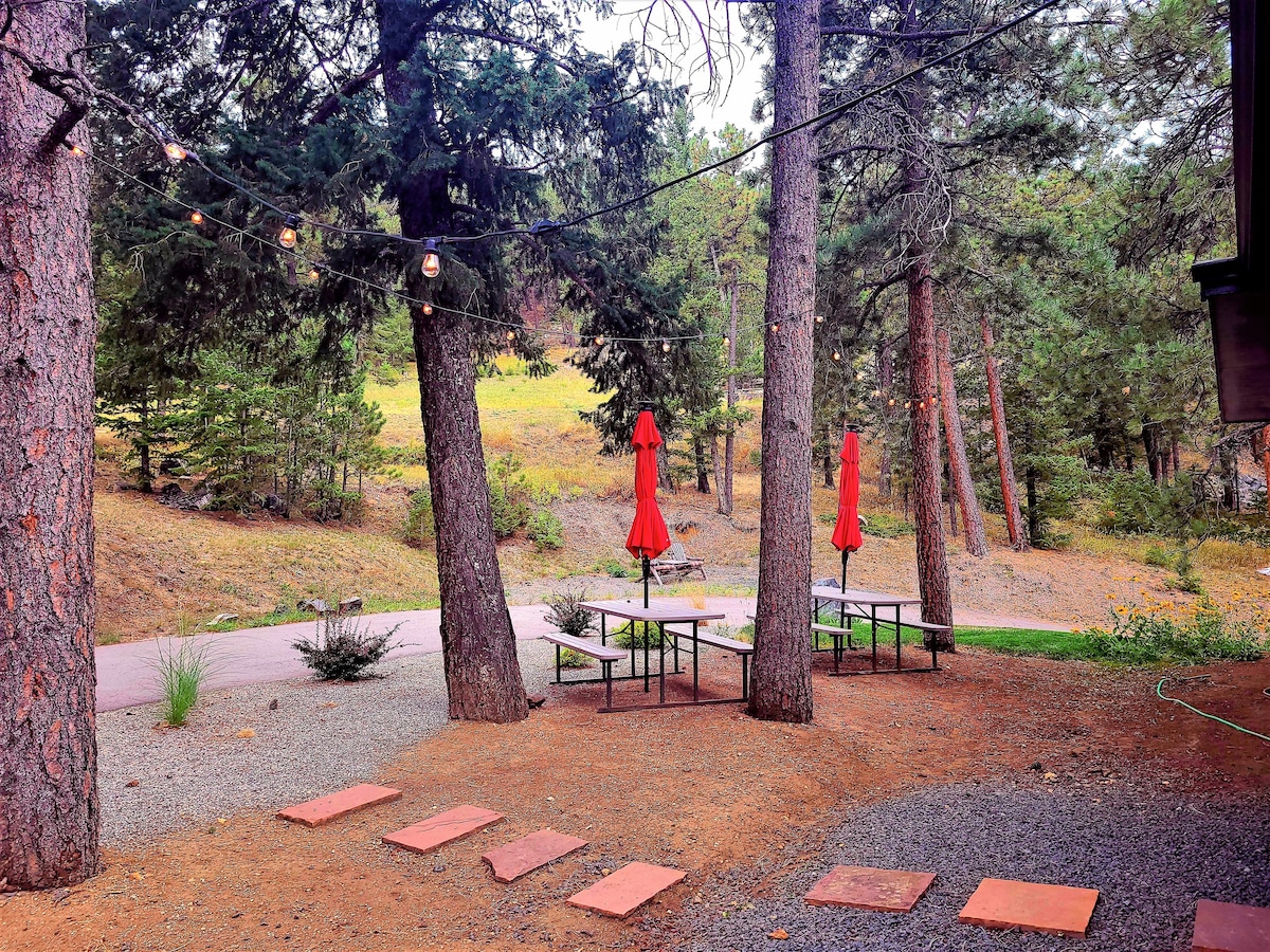 Red Rocks Large Mountain home with hot tub