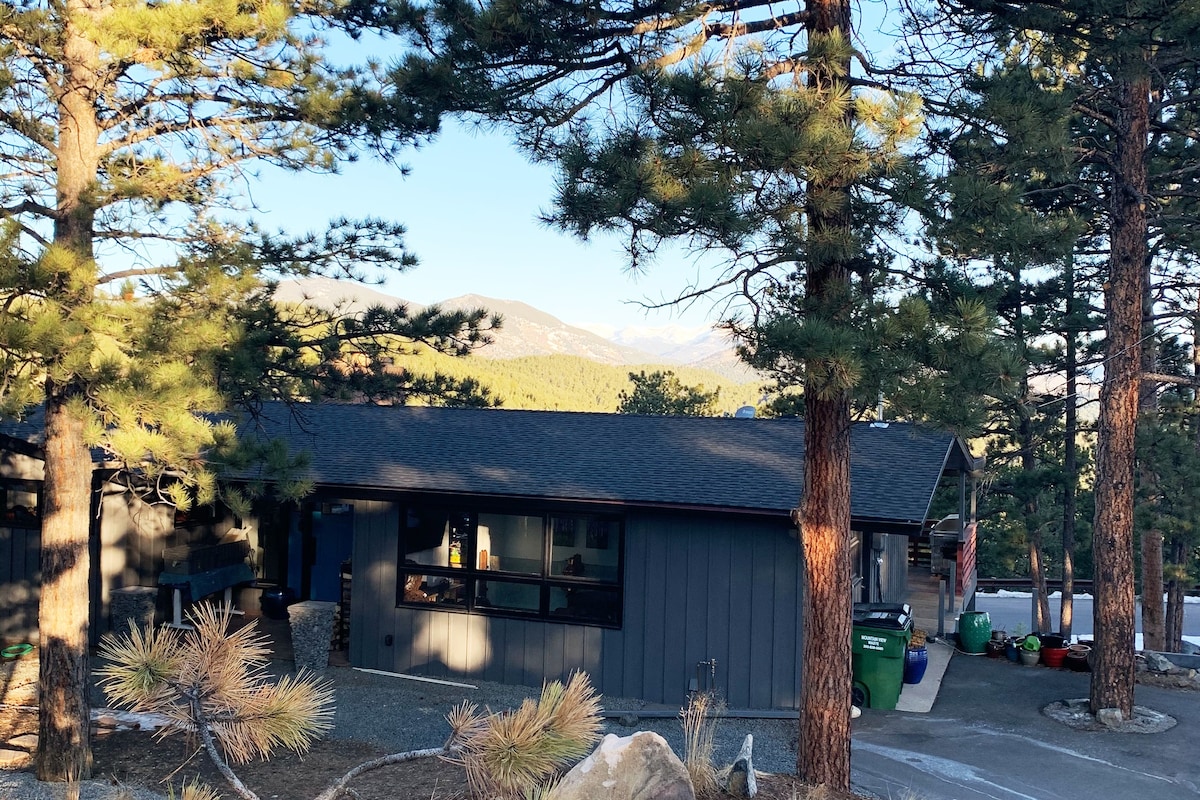 Red Rocks Large Mountain home with hot tub