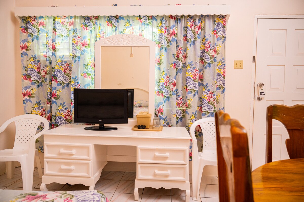 Shields Negril - 2 Bedroom Studio with Kitchenette