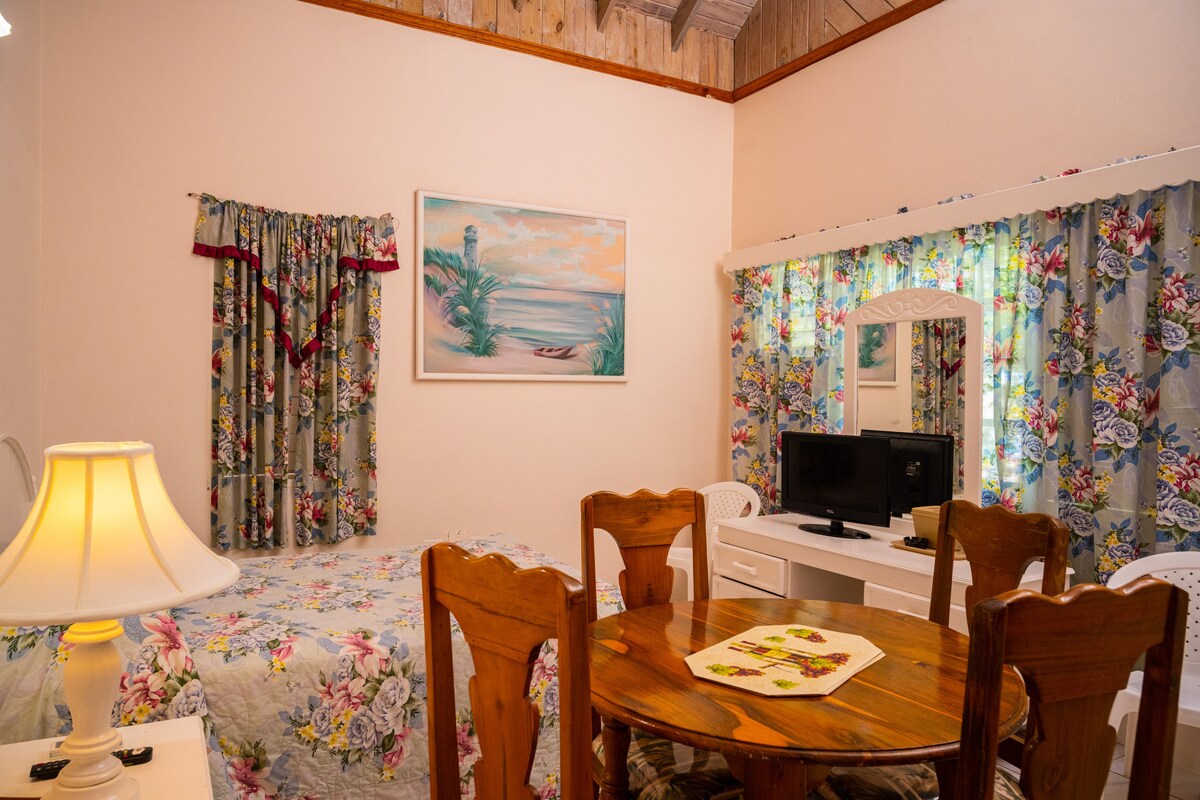 Shields Negril - 2 Bedroom Studio with Kitchenette