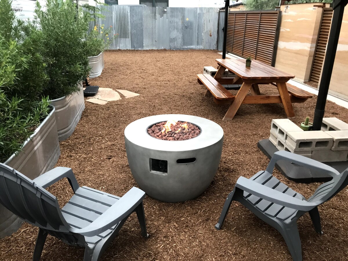Downtown Glamping, Fire Pit & High Speed Wi-Fi