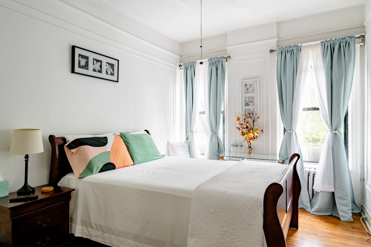 Cozy Lay Over Prospect Heights