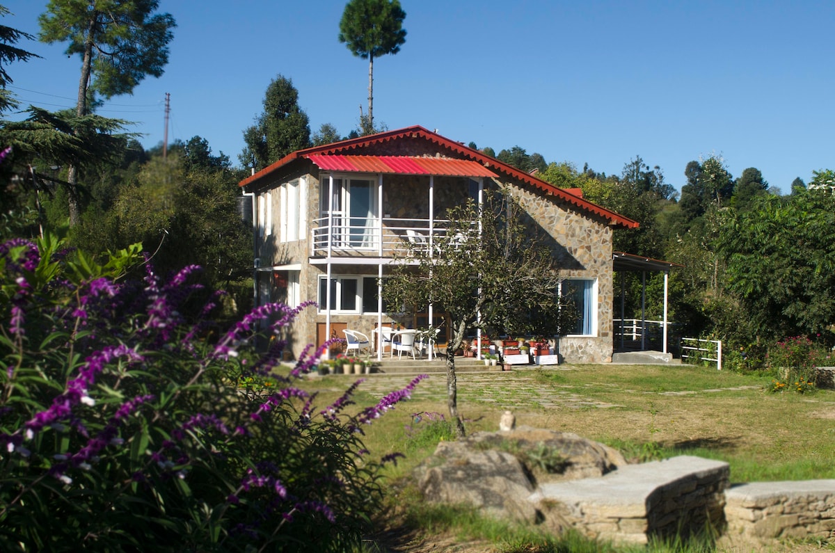 Luxurious cottage with 180 deg Himalayan Views