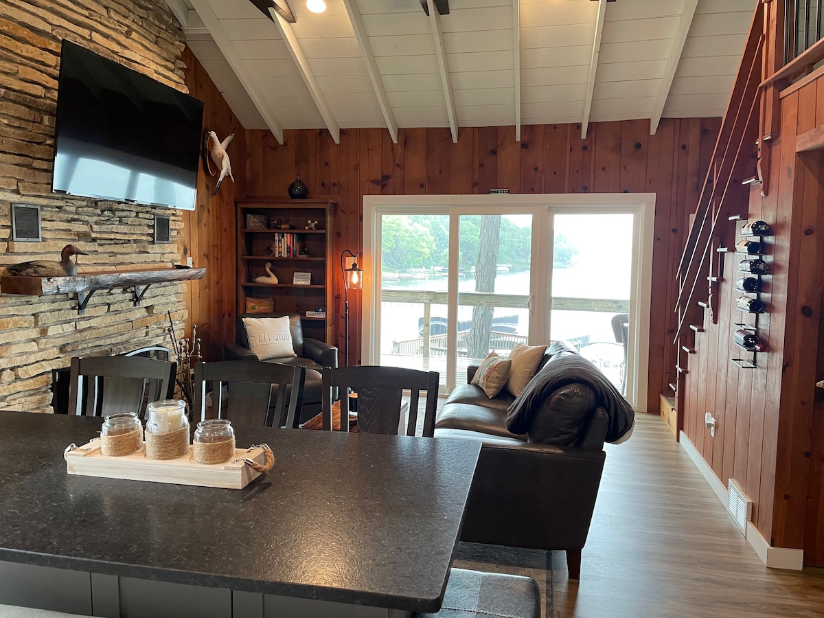 Okauchee Lake -新装修的舒适小屋