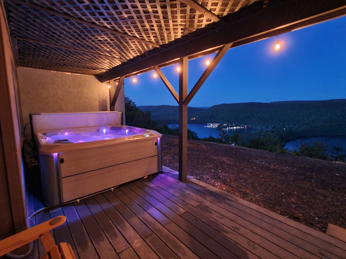 Mountain lake home-Stunning view! Hot tub/Fire pit