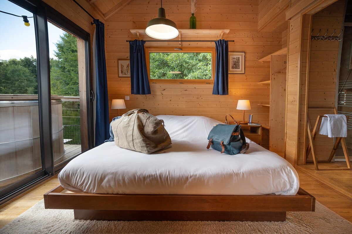 Cabane sur l'eau avec bain nordique