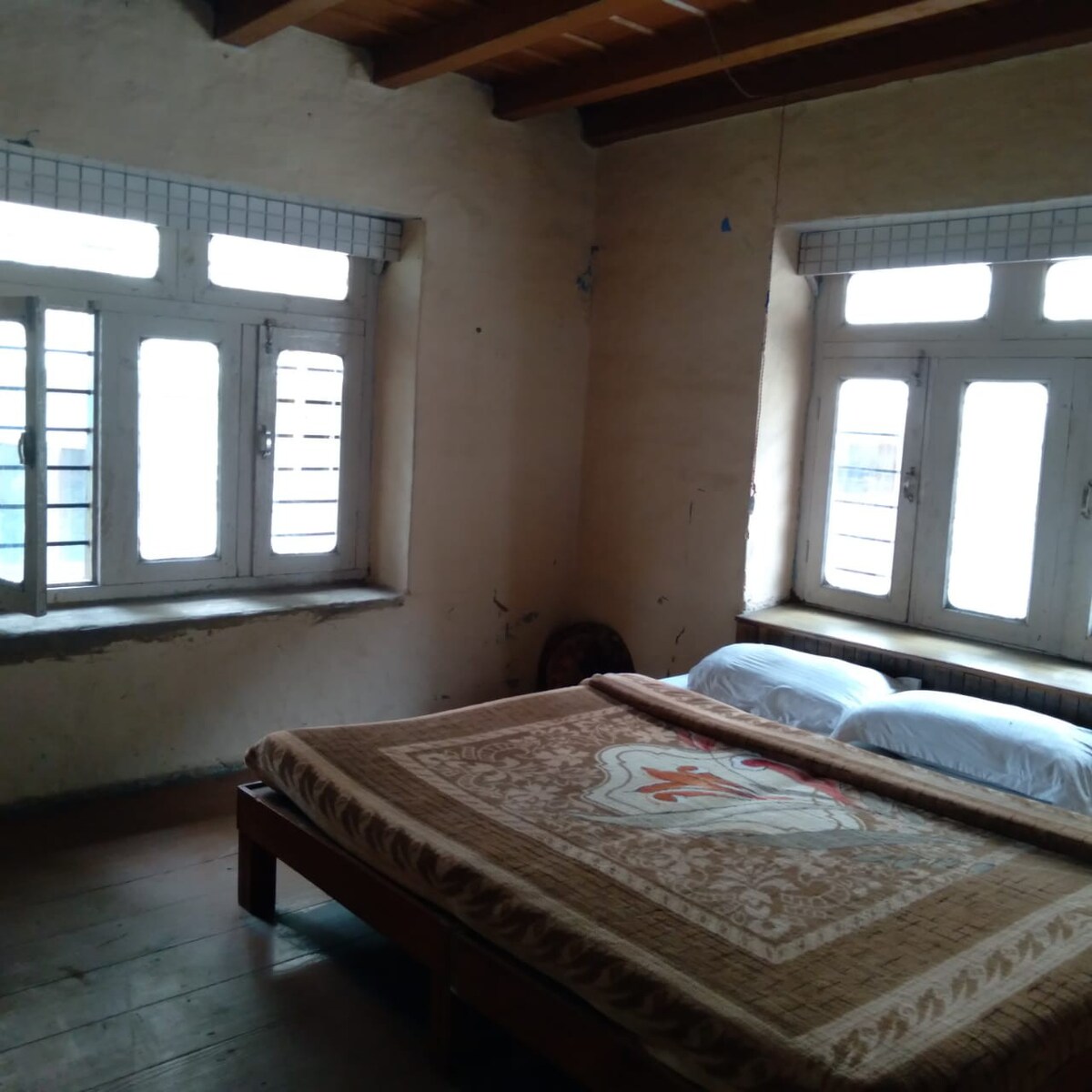 Chadiya Niwas Old House-2 (2Bed Room with Kitchen)