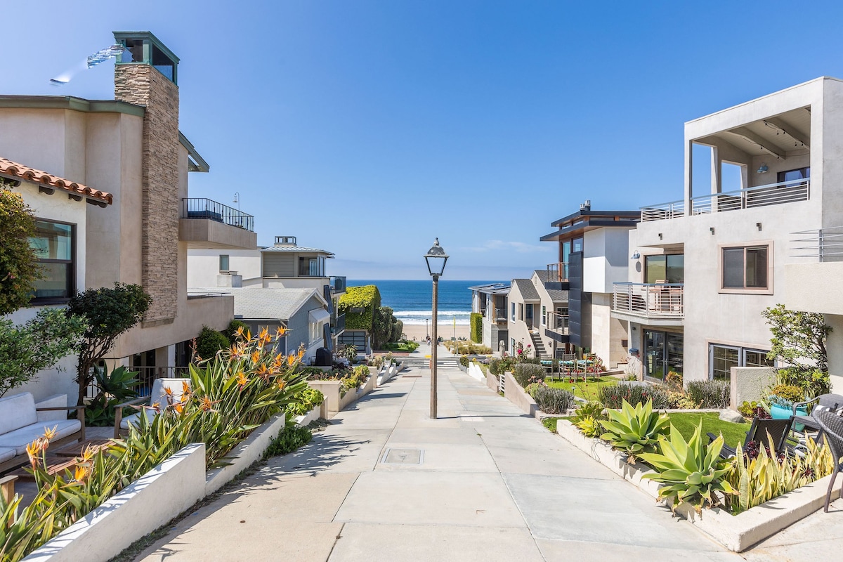 Rare 100 Block Manhattan Beach Walk-Street Home