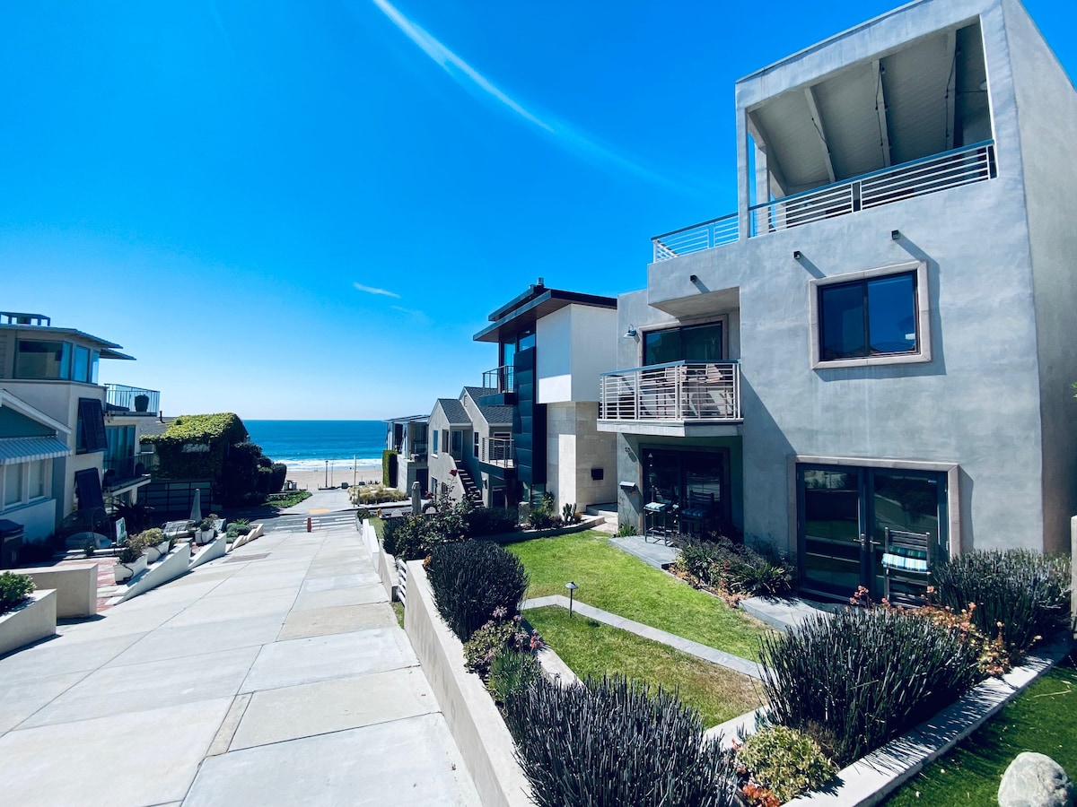 Rare 100 Block Manhattan Beach Walk-Street Home