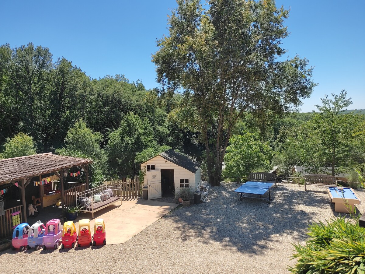 Gîte de charme avec vaste jardin, idéal famille