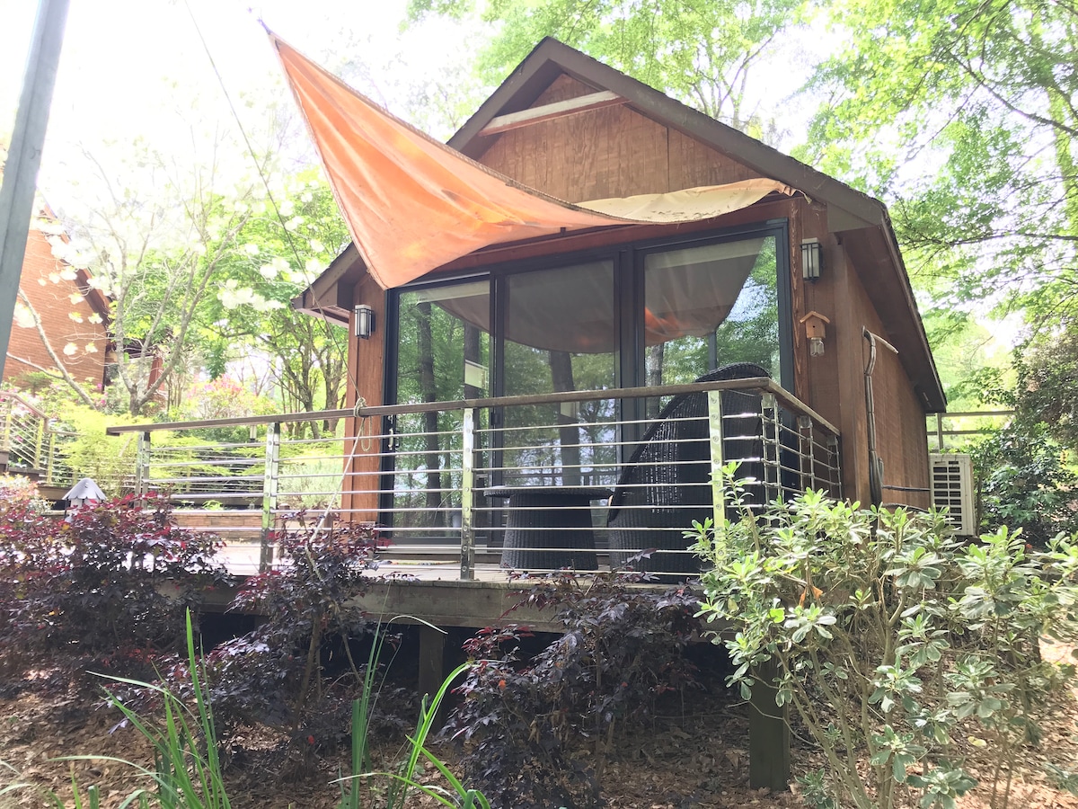 Lakefront Guest House on West Point Lake