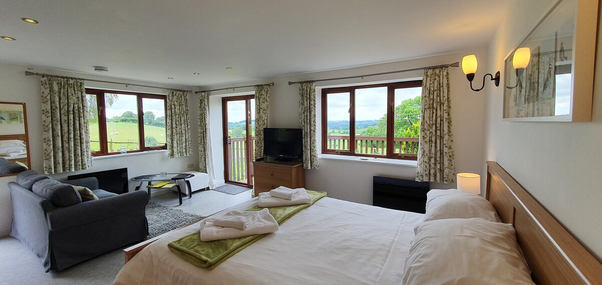 Comfortable lodge with stunning views, Symonds Yat