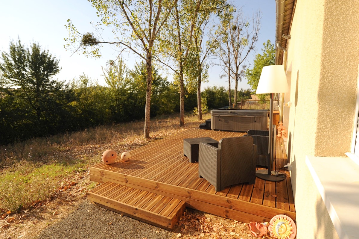 Gîte climatisé avec jacuzi et piscine au calme