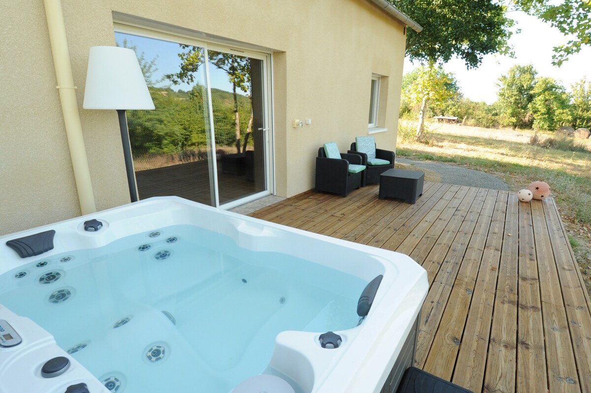 Gîte climatisé avec jacuzi et piscine au calme