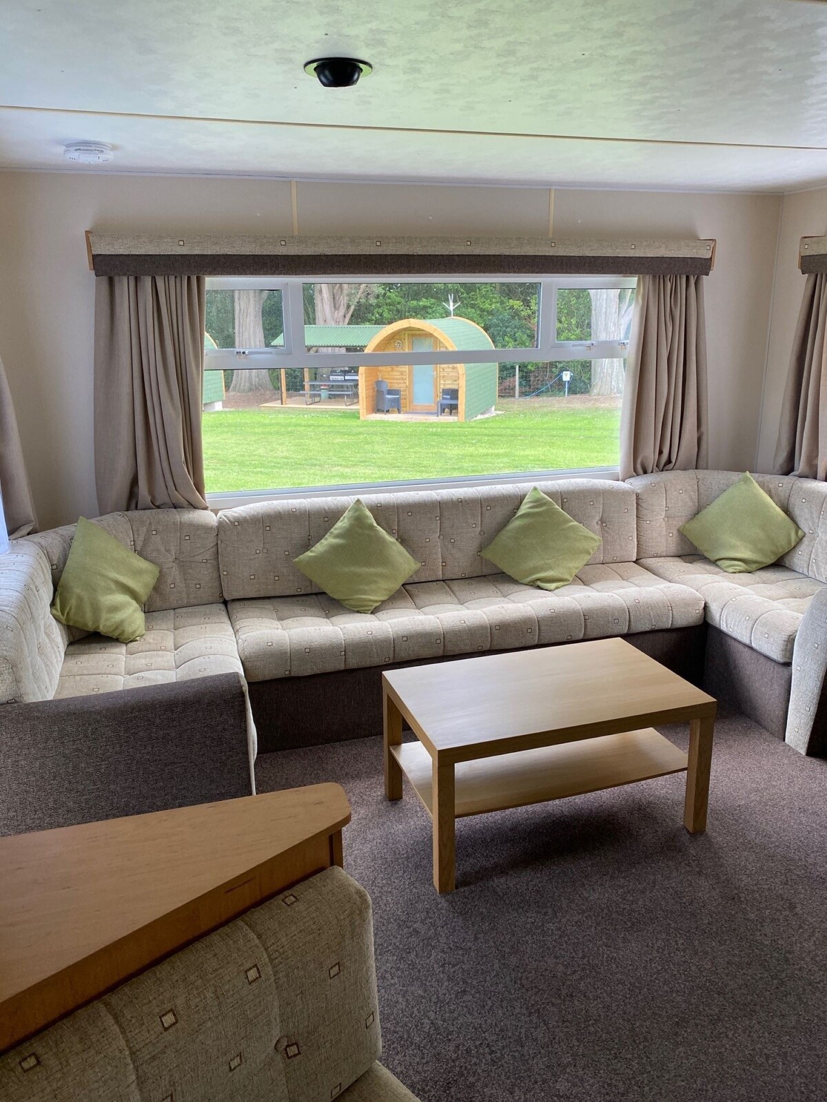 Woodland View Caravan (Sleeps 6) Pet Friendly