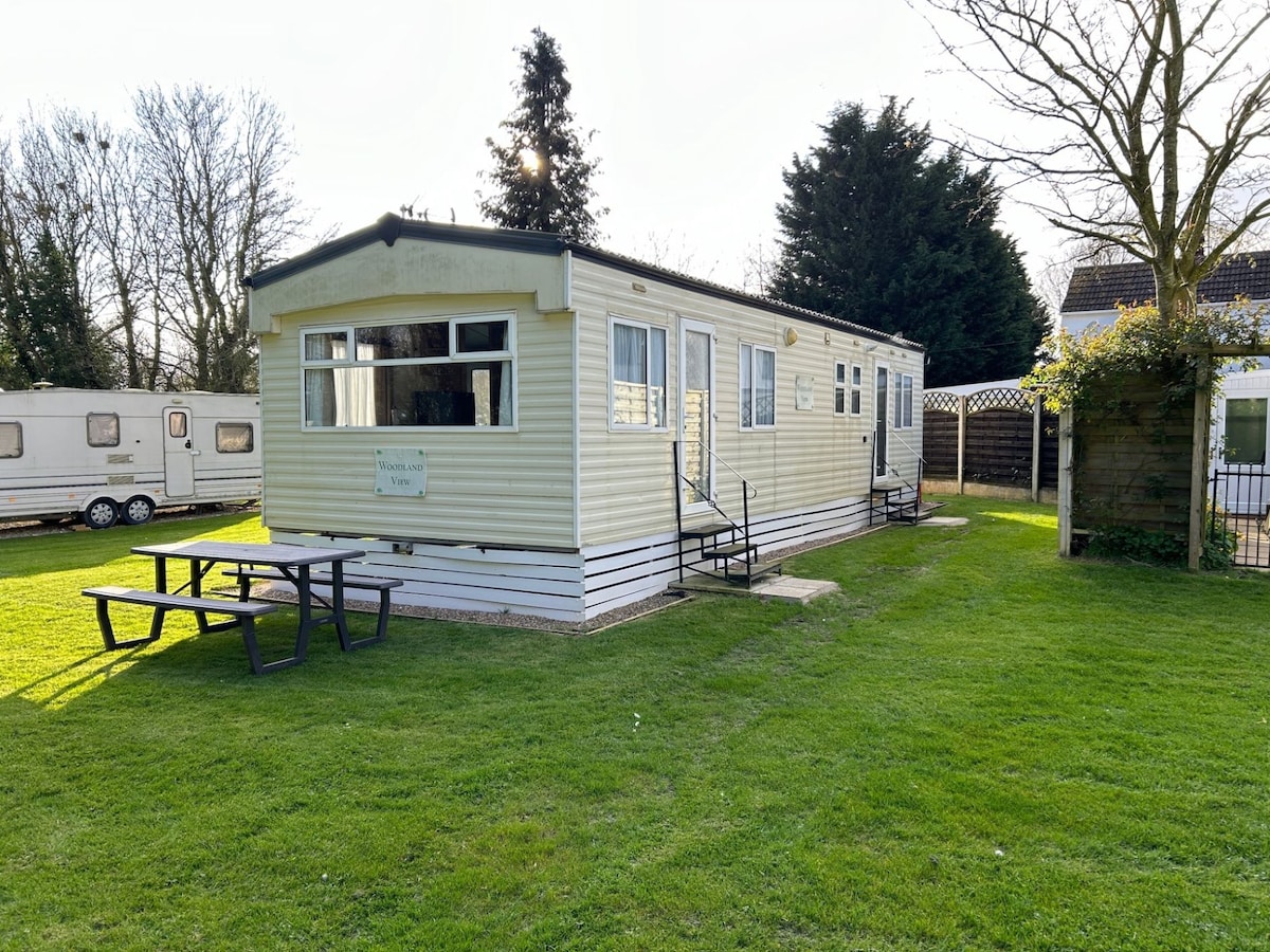 Woodland View Caravan (Sleeps 6) Pet Friendly