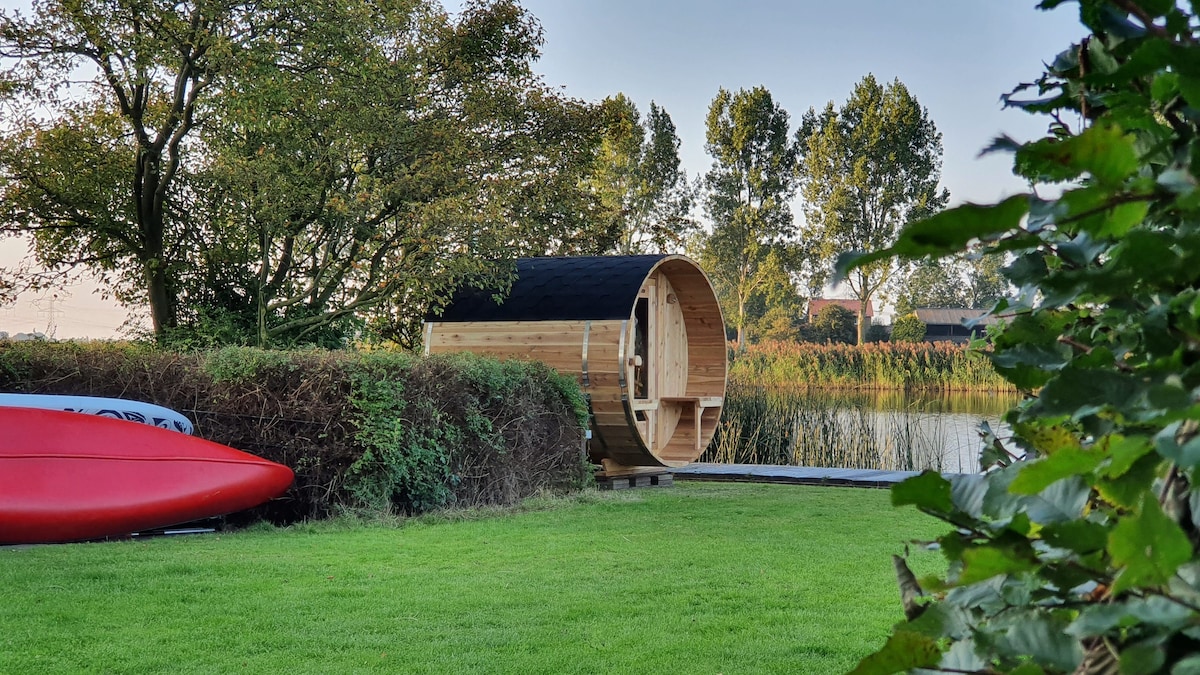 卢卡小屋（ Luka 's Hut ） ，河畔带桑拿的生态小屋