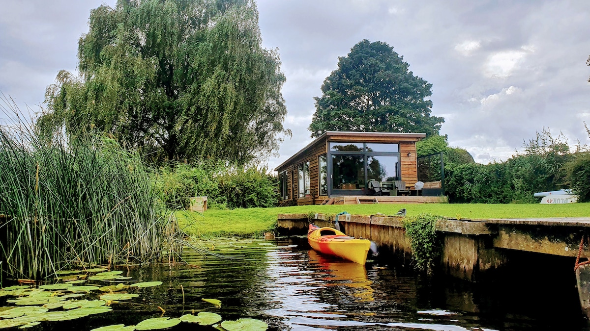 卢卡小屋（ Luka 's Hut ） ，河畔带桑拿的生态小屋