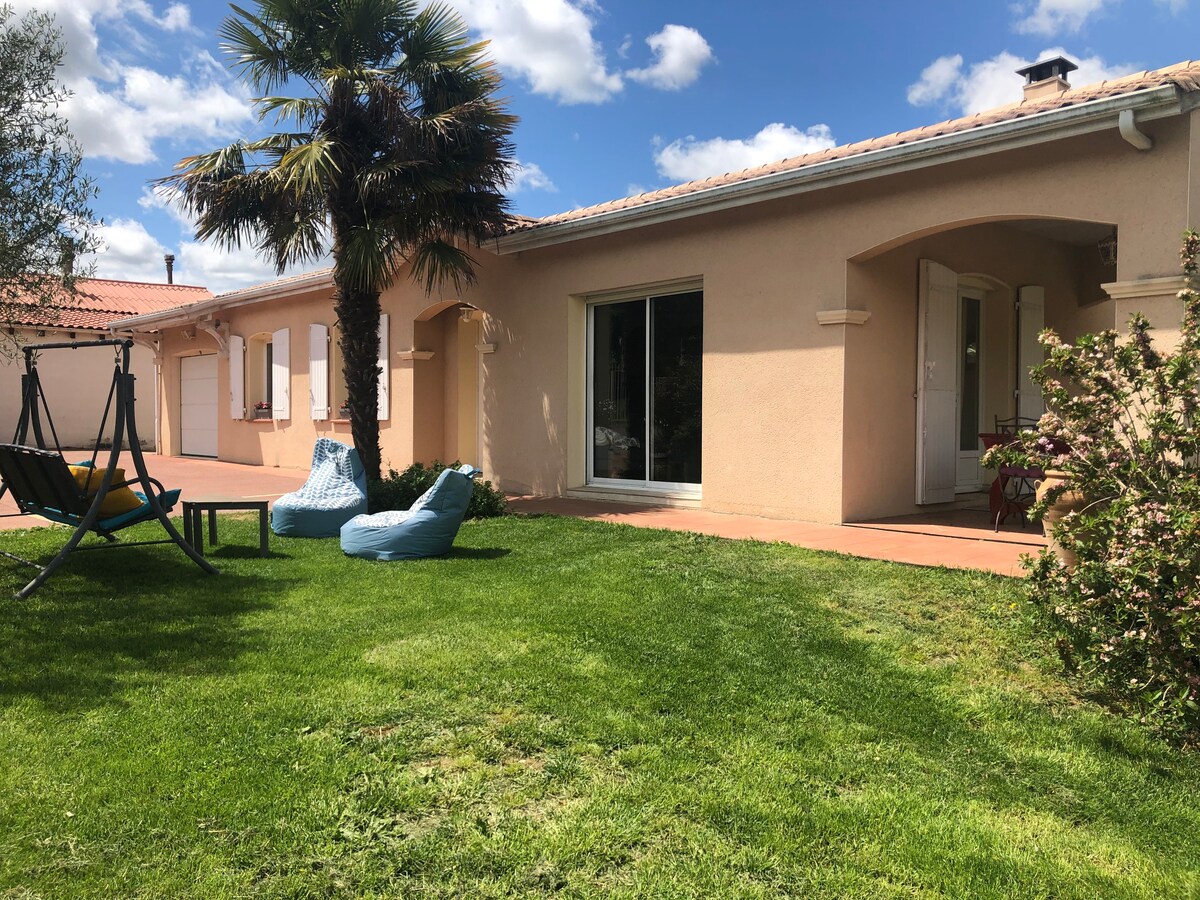 Maison avec piscine et nature dépaysante