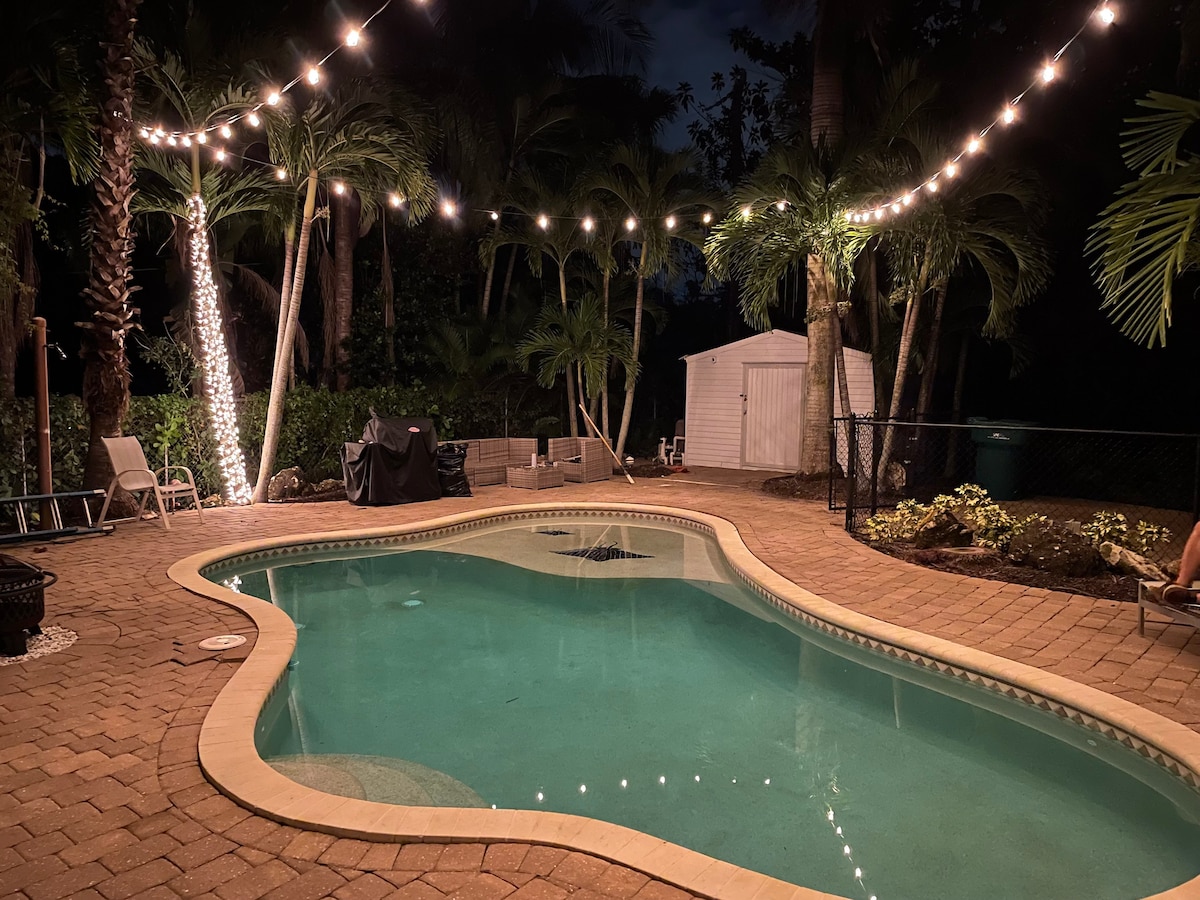 “Estey Oasis” Heated Pool! Near Beach & 5th Ave.