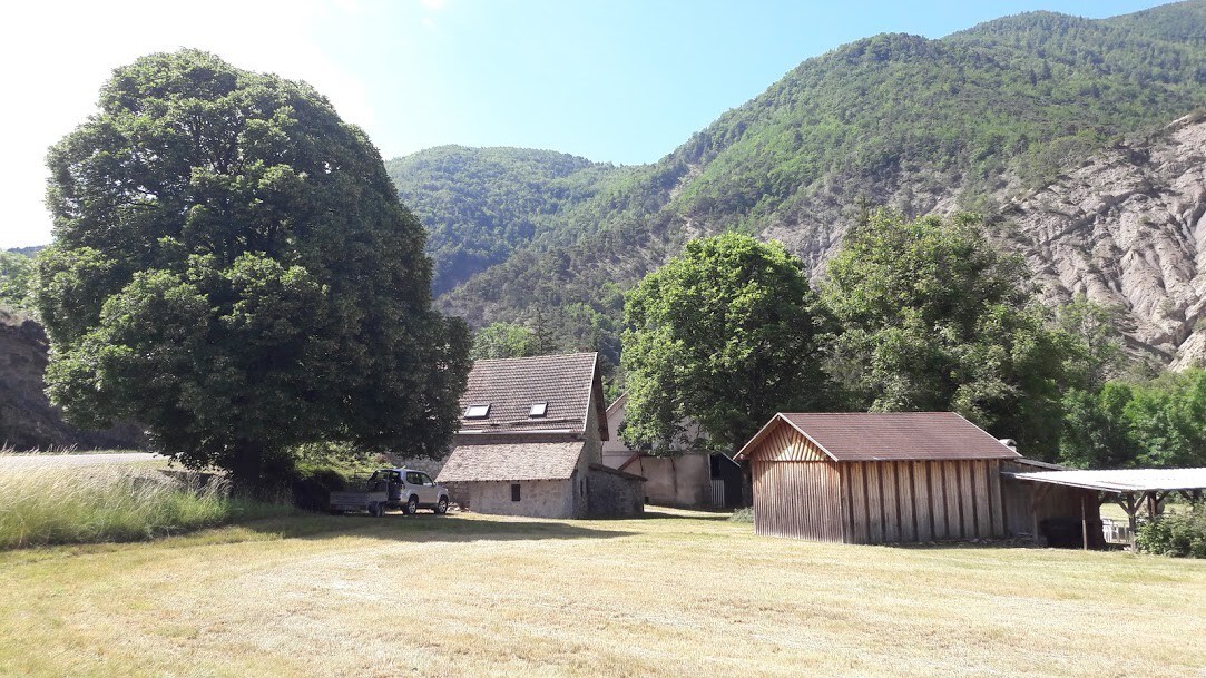 Moulin du pied de la Poua典型石头度假木屋