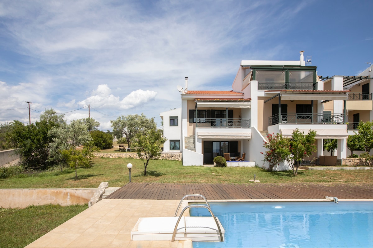 Classy Pool Villa with a Superb Panorama