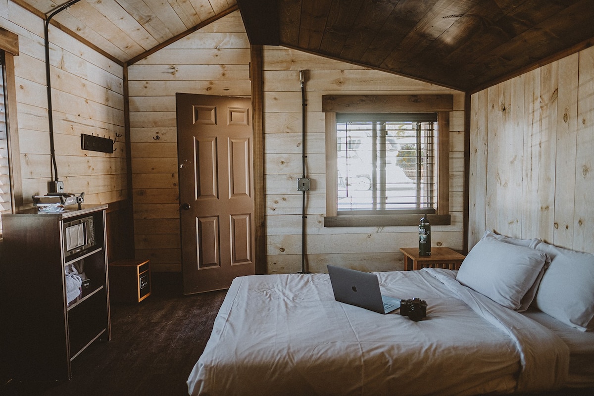 Teton Valley度假村的微型干燥小木屋