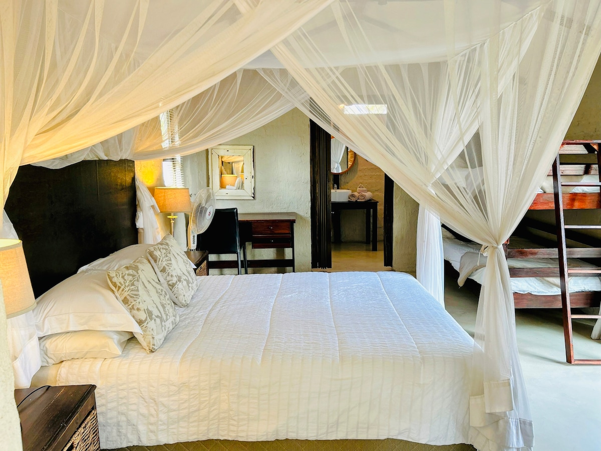 Leadwood Tree Safari Lodge -Tamboti Lodge 4