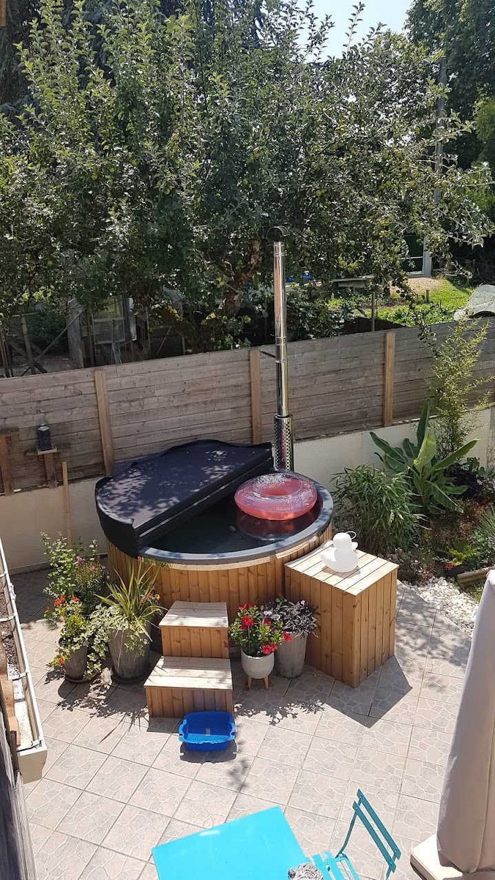 spa chauffé, 50 m2 avec jardin clos