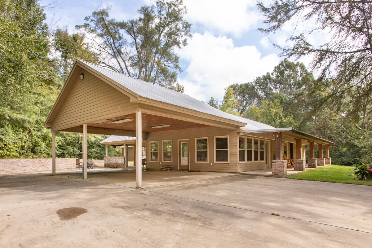 Glamping-Style Cabin on 21 acres *all to yourself*