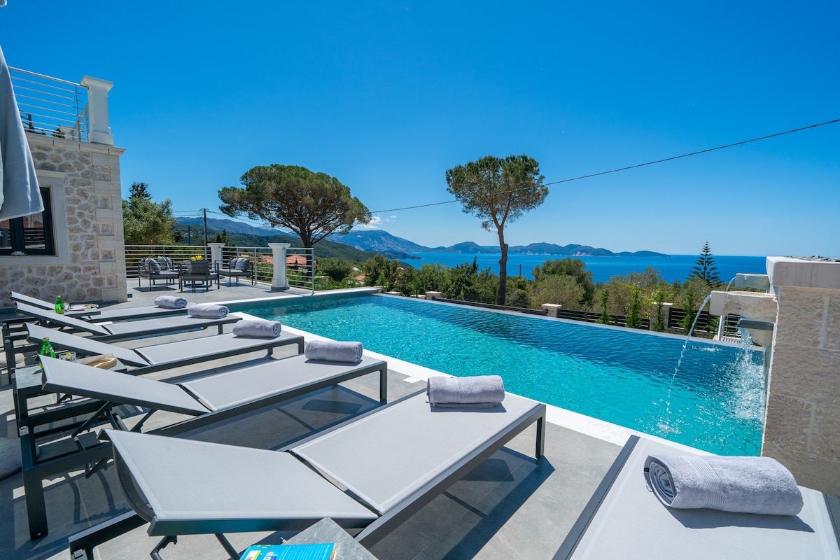 Luxurious Villa Loel with amazing sea view