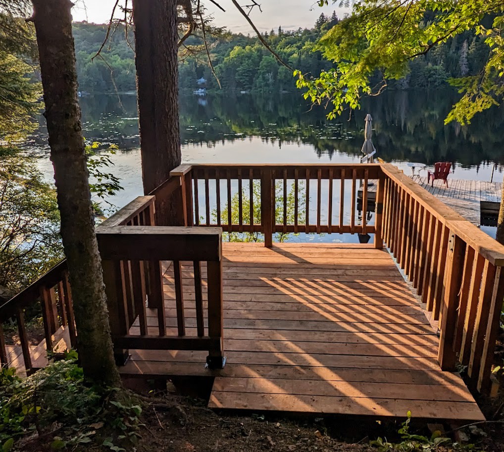 Lake-front Chalet less than an hour from Montreal