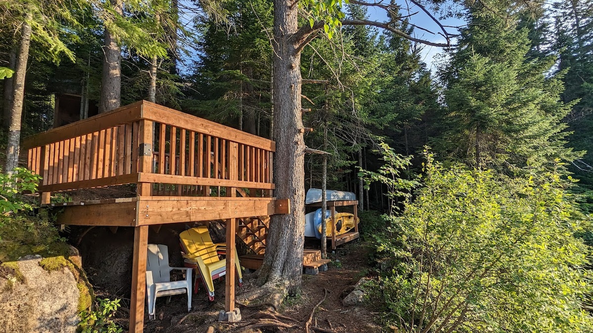 Lake-front Chalet less than an hour from Montreal